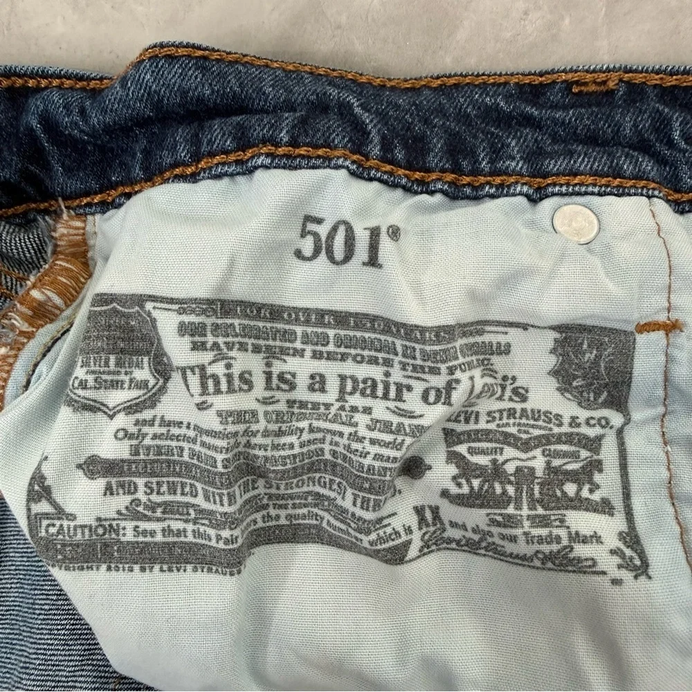 Women’s Levi’s Distressed Dark Wash Denim Jean Shorts Button Fly Raw Hem Size 27